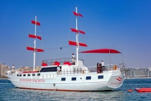 Dubai Marina: tour en velero con barbacoa y natación