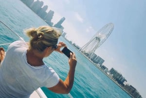 Dubai: Marina Sightseeing and Swimming Cruise: Marina Sightseeing and Swimming Cruise