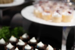 Dubai Marina: Sunset or Dinner Cruise with Shows & Open Bar