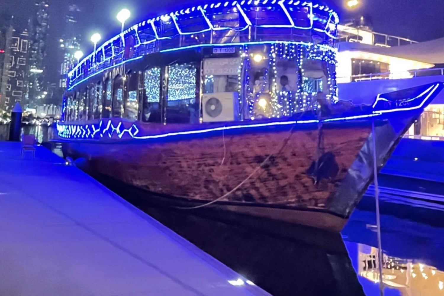 Ainutlaatuinen illallisristeily Dubai Marinassa