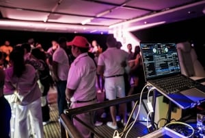 Dubaj: Marina Yacht Party z grillem, nielimitowanymi napojami i DJ-em