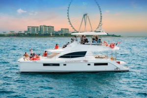 Dubai Marina Yacht Tour: Ain Wheel, JBR & Harbour in 1 Hour