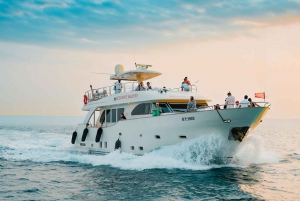 Dubai Marina Yacht Tour: Ain Wheel, JBR & Harbour in 1 Hour