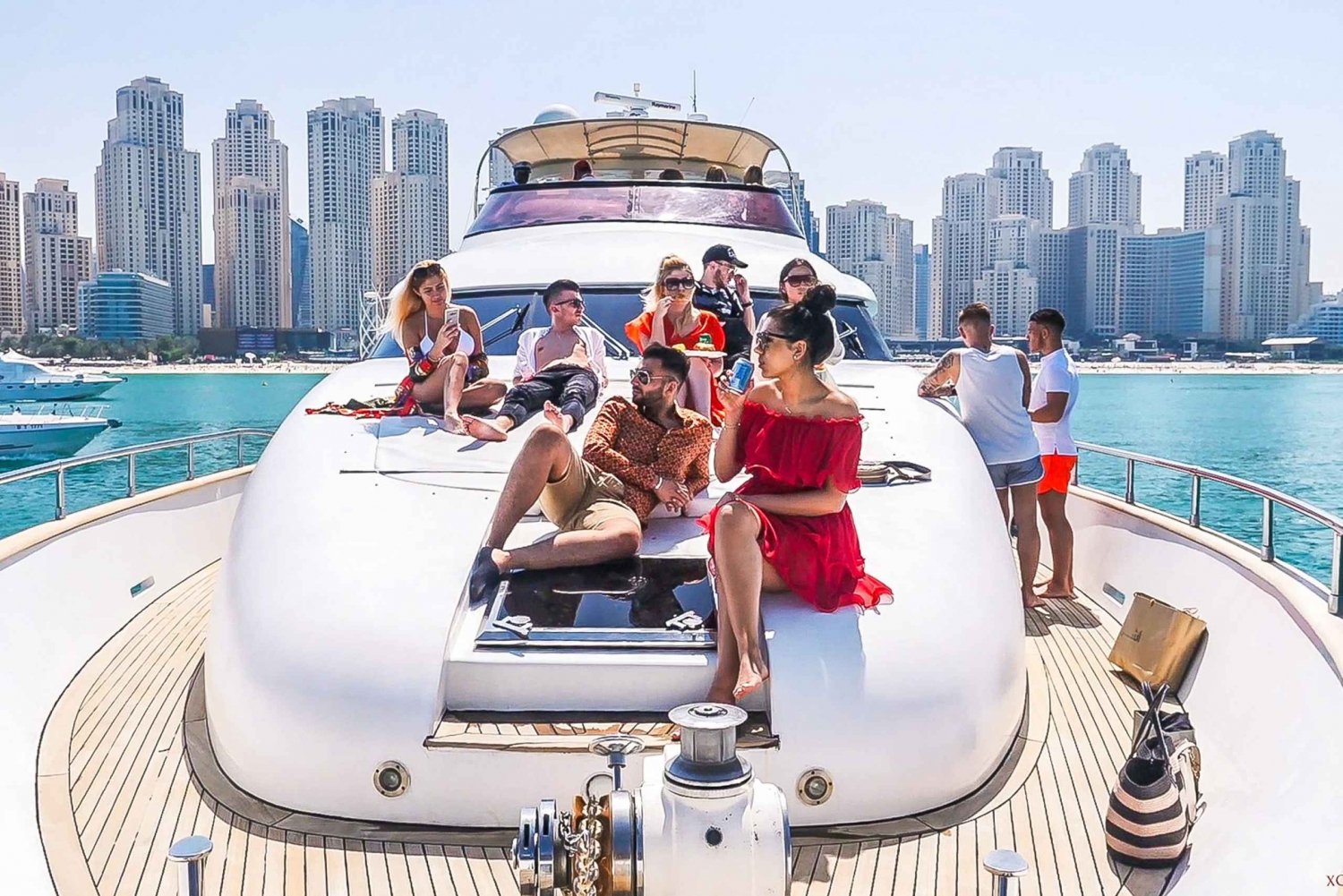 Dubai Marina: Yacht Tour med frukost eller BBQ