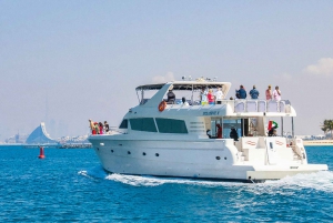Dubai Marina: Yacht Tour med frukost eller BBQ
