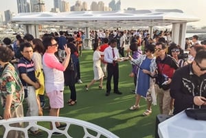 Dubaï : croisière en méga-yacht avec dîner-buffet