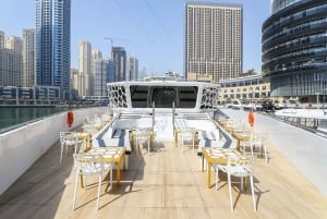 Dubai: Mega Yacht Dinner Cruise with Buffet