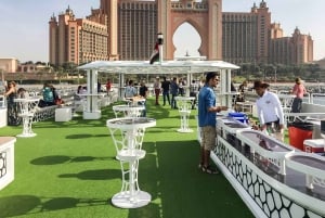 Dubai: Mega Yacht Dinner Cruise with Buffet