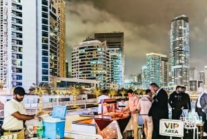 Dubai: Mega Yacht Dinner Cruise with Buffet
