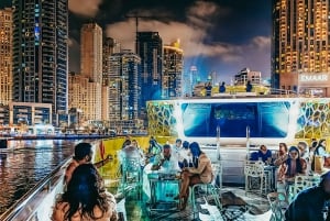 Dubai: Mega Yacht Dinner Cruise with Buffet