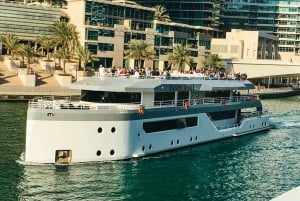 Dubai: Mega Yacht Dinner Cruise with Buffet