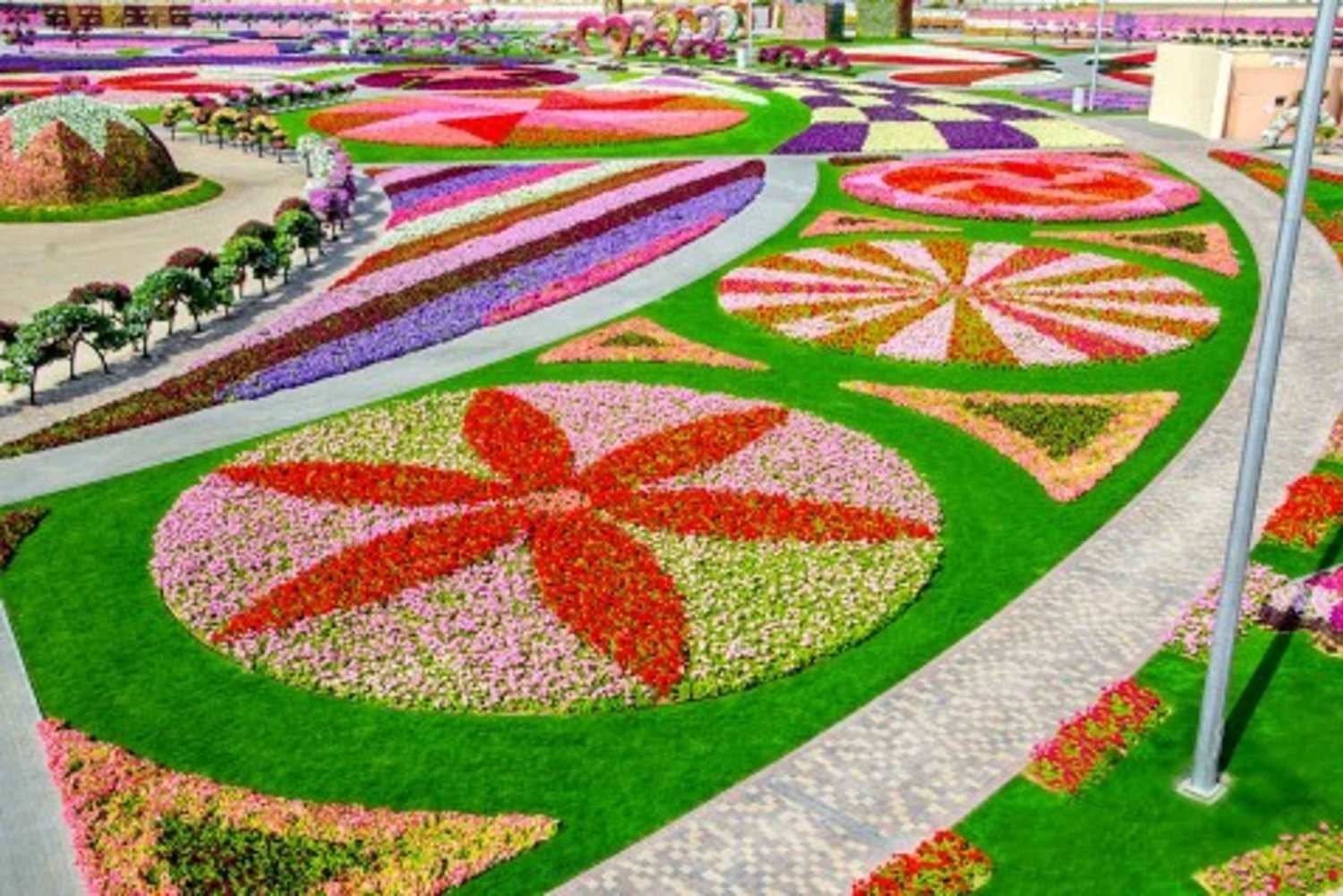 Dubai: Miracle Garden und Global Village – Eintritt mit Transfer