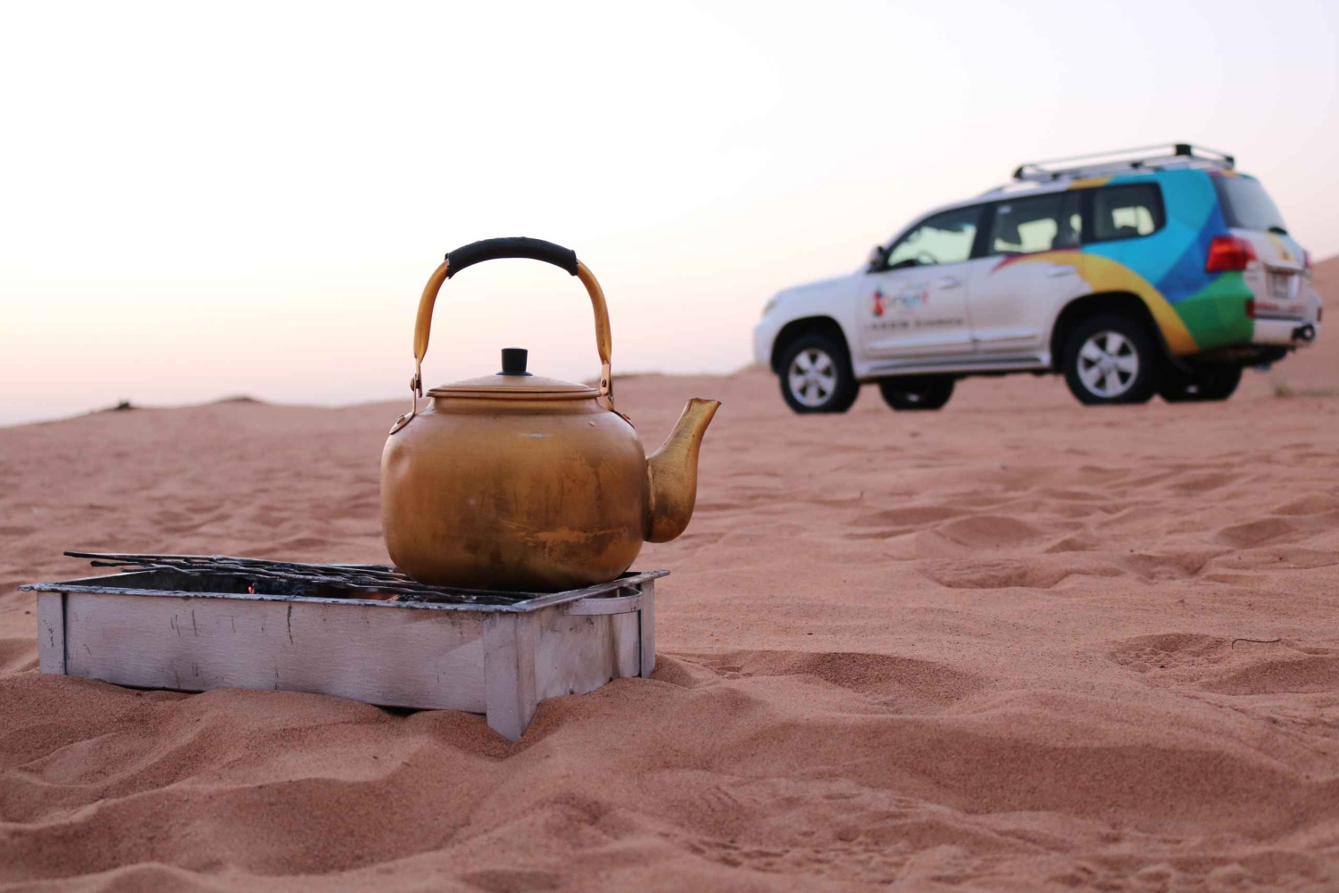Dubai: Safari matinal por el desierto con paseo en camello y Sandboarding
