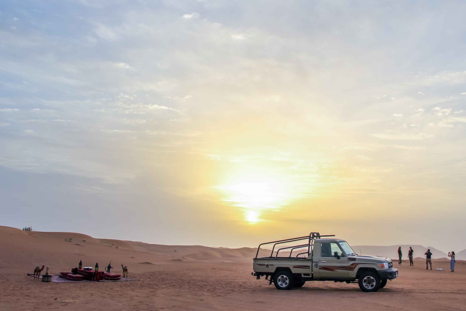 Dubai: Safari matinal por el desierto con paseo en camello y Sandboarding