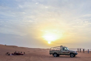 Dubai: Safari matinal por el desierto con paseo en camello y Sandboarding
