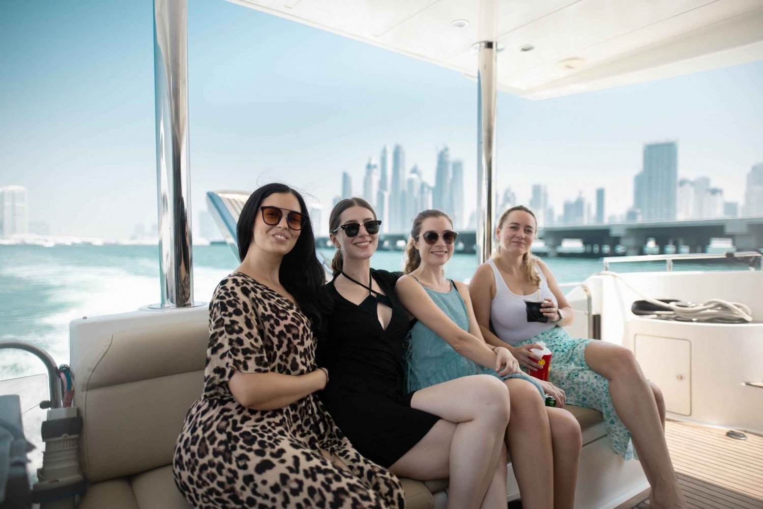 Dubai morgenyacht Burj Al Arab-tur med snacks og drikke