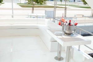 Dubai Morning Yacht Burj Al Arab Tour med snacks och dryck