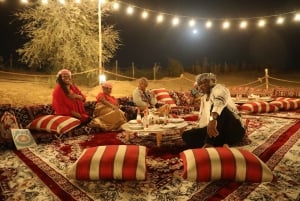 Dubai: Al Marmoomissa: Uudenvuodenaaton juhla & BBQ-illallinen Al Marmoomissa.