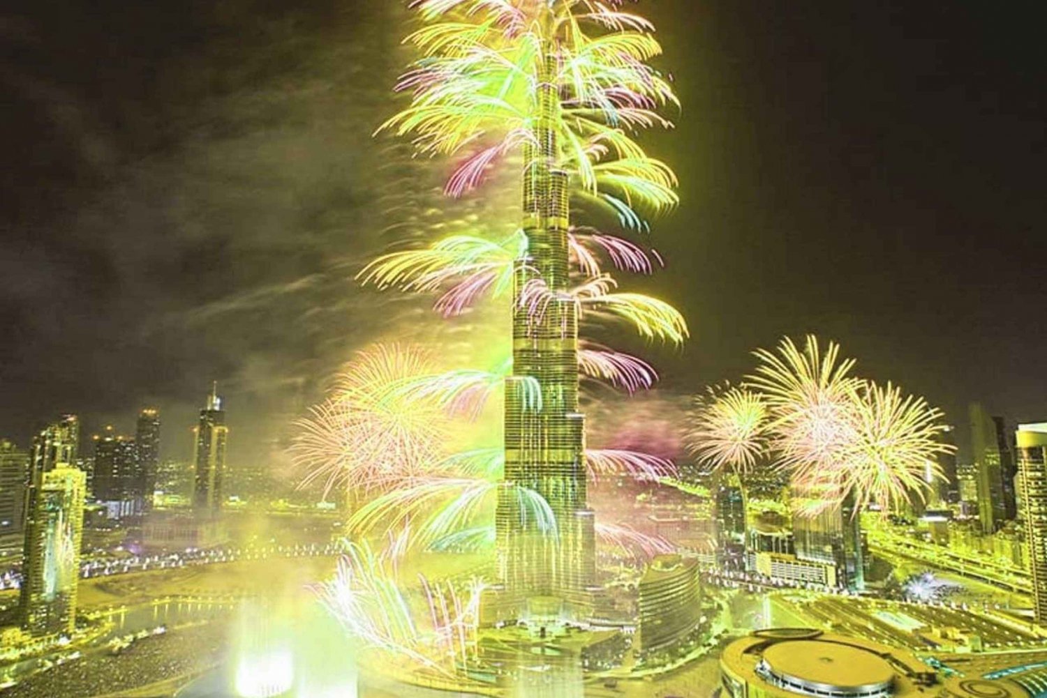 Dubai: Crociera di Capodanno con fuochi d'artificio e cena a buffet