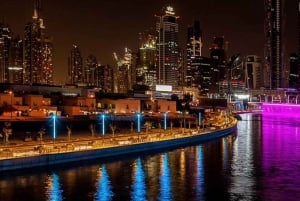 Dubai: Cruzeiro de Ano Novo com fogos de artifício e jantar buffet