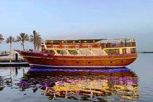 Dubai: Crucero de Nochevieja con fuegos artificiales y cena buffet