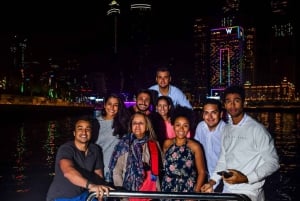 Dubai - Espetáculo de fogo de artifício na véspera de Ano Novo numa lancha rápida