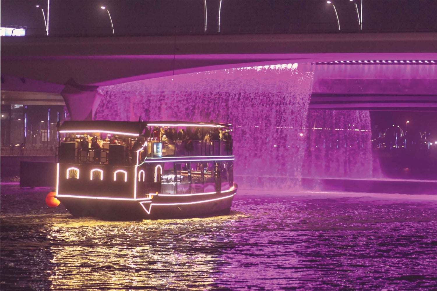 Dubai: Cena en crucero de lujo por el canal en Nochevieja