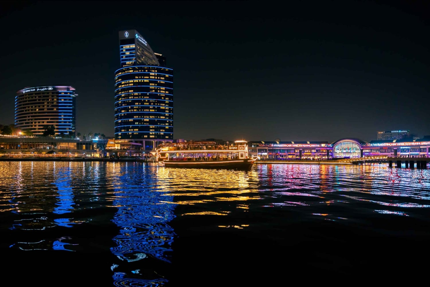 Dubai: Cena en crucero de lujo por el canal en Nochevieja