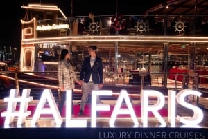 Dubai: Cena en crucero de lujo por el canal en Nochevieja