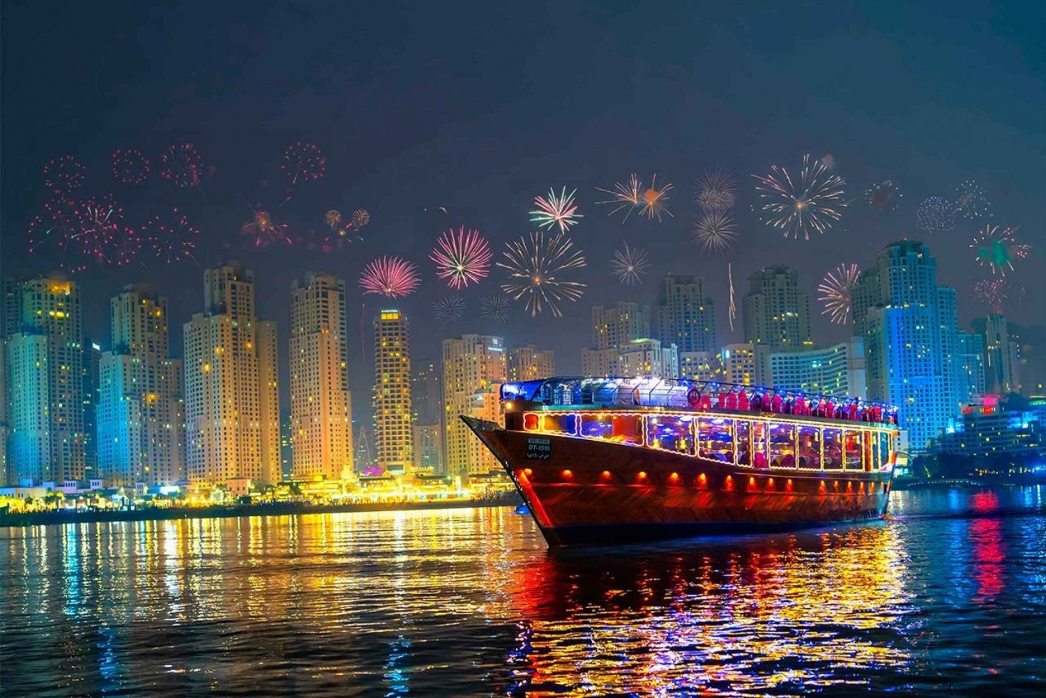 Dubai: Oudejaarsavond Marina Dhow Dinner Cruise