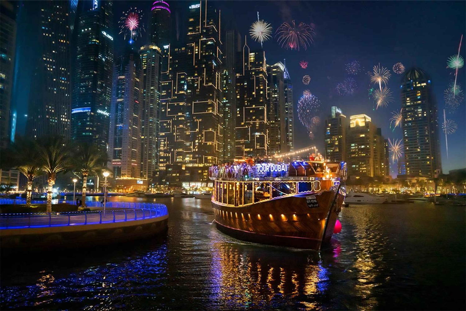 Dubai: oudejaarsavonddinercruise op een dhow in de jachthaven