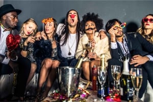 Dubai: DJ, juomat & Canapes: Uudenvuoden huvivenejuhlat ilotulitus, DJ, juomat & Canapes