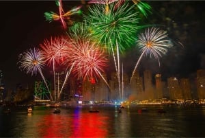 Dubai: DJ, juomat & Canapes: Uudenvuoden huvivenejuhlat ilotulitus, DJ, juomat & Canapes