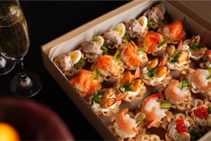 Dubai: DJ, juomat & Canapes: Uudenvuoden huvivenejuhlat ilotulitus, DJ, juomat & Canapes