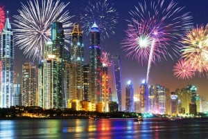 Dubai: DJ, juomat & Canapes: Uudenvuoden huvivenejuhlat ilotulitus, DJ, juomat & Canapes