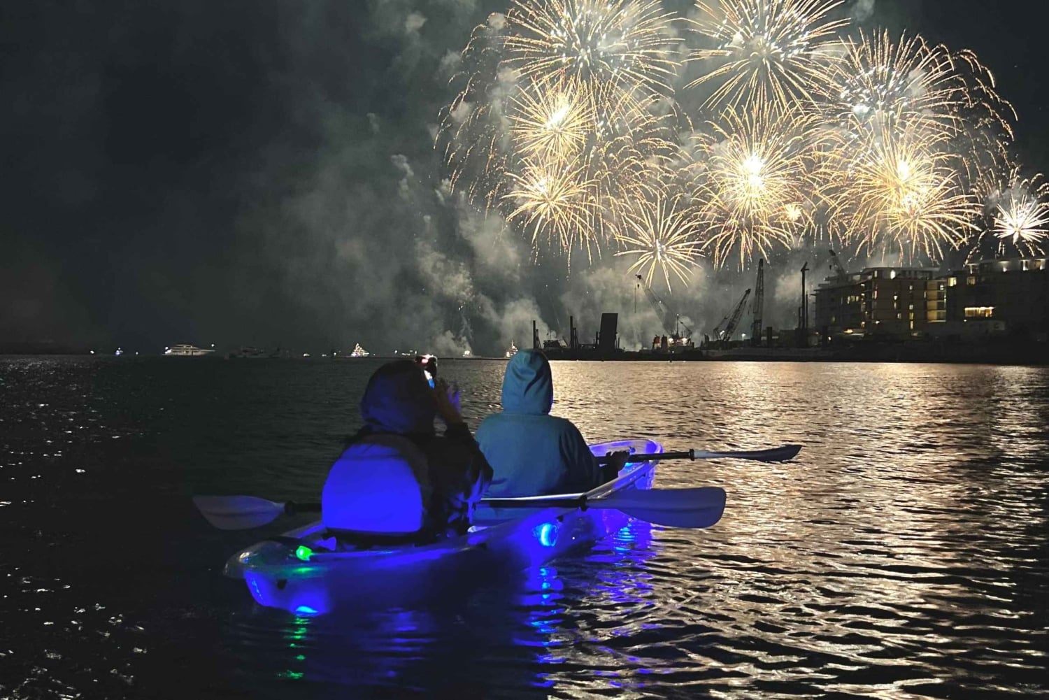 Dubai: Kajaktour bei Nacht