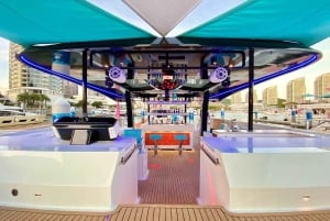 Dubai Harbour: Ozon-Yachtparty mit Live-DJ und offener Bar