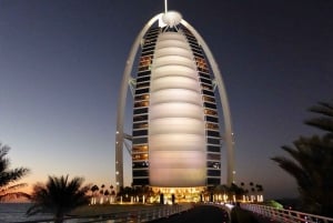 Dubai: Tour guidato notturno della città in furgone con spettacolo delle fontane