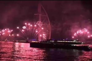 Dubai: Silvester-MegaYacht Lotus Feuerwerk & Dinner-Kreuzfahrt