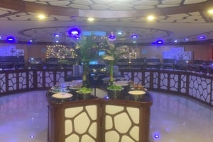 Dubai: Silvester-MegaYacht Lotus Feuerwerk & Dinner-Kreuzfahrt