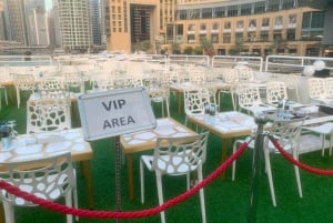 Dubai: Silvester-MegaYacht Lotus Feuerwerk & Dinner-Kreuzfahrt