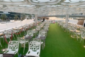 Dubai: Silvester-MegaYacht Lotus Feuerwerk & Dinner-Kreuzfahrt