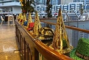 Dubai: Silvester-MegaYacht Lotus Feuerwerk & Dinner-Kreuzfahrt