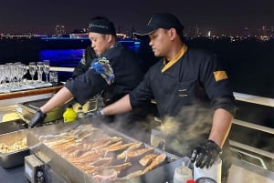 Dubai: Silvester-MegaYacht Lotus Feuerwerk & Dinner-Kreuzfahrt