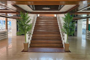 Dubai: NYE MegaYacht Lotus Royale vuurwerk & dinercruise