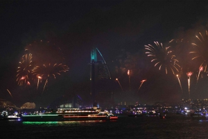 Dubai: NYE MegaYacht Lotus Royale vuurwerk & dinercruise