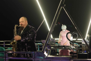 Dubai: NYE MegaYacht Lotus Royale vuurwerk & dinercruise