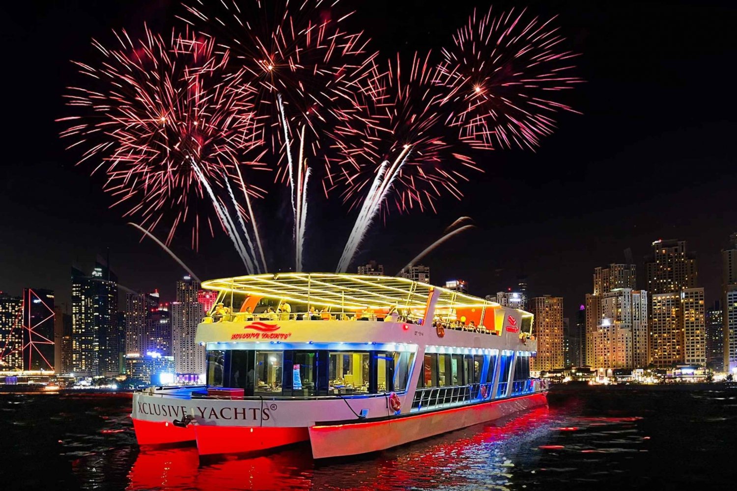 Dubai NYE Party Boat med live-DJ, buffé och bar ombord