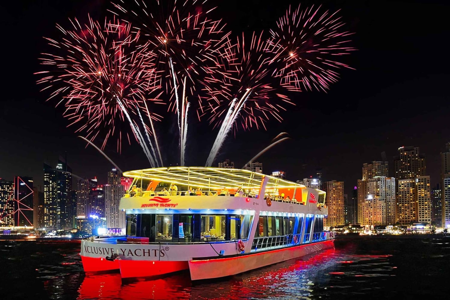 Dubai Party Boat NYE con DJ dal vivo, buffet e bar a bordo