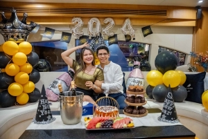 Nytårsaften i Dubai: Yachtfest med fyrværkeri, grill, musik og drinks